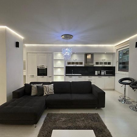 Tam Serviced 2Bdr Apartment City Center No6 Тирана Екстериор снимка